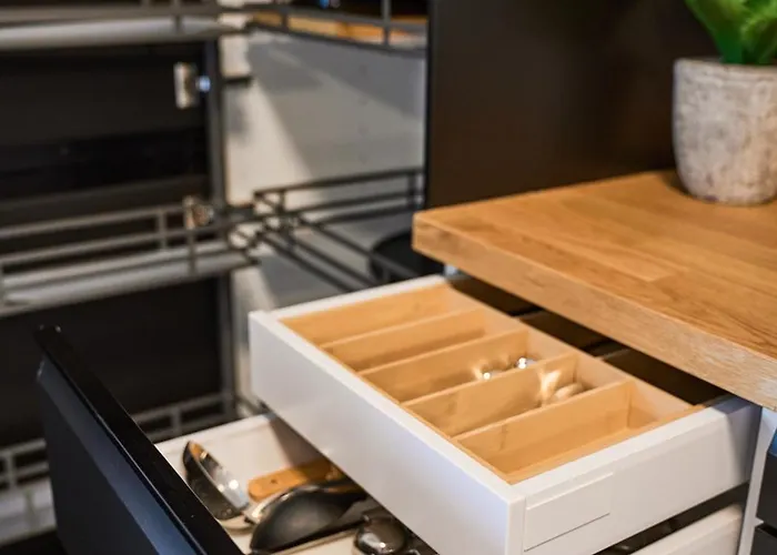 Sunset View Tudor - By Open House * Temešvár