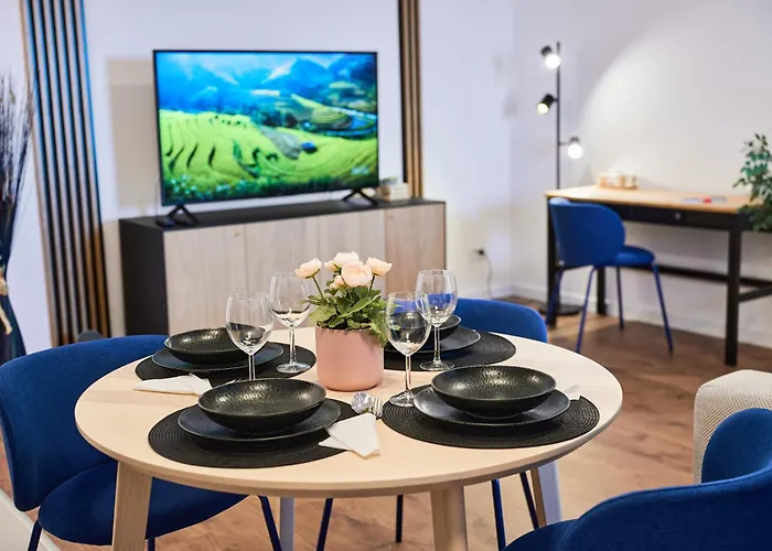 Sunset View Tudor - By Open House * Temešvár