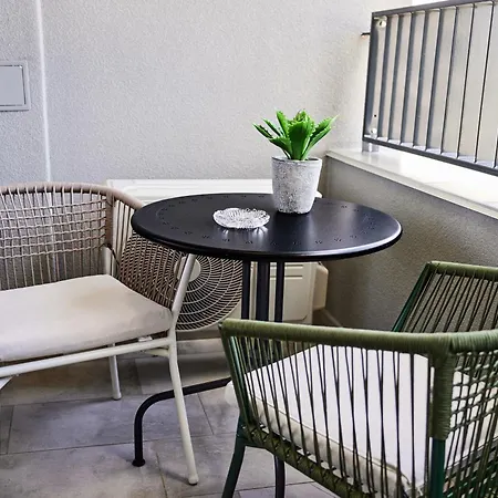 Sunset View Tudor - By Open House تيميشورا